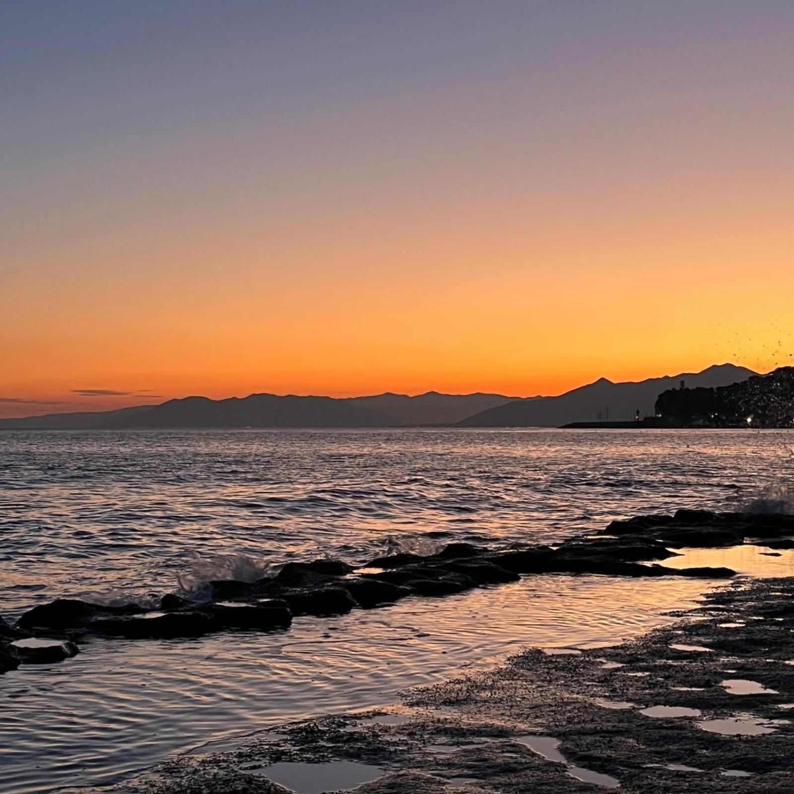 Lo Scoglio Apartment Varigotti Bagian luar foto