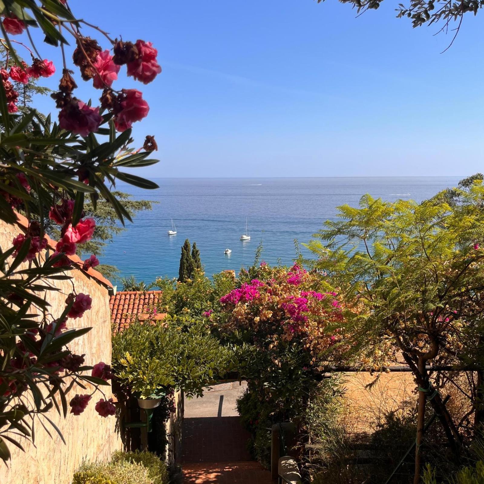Lo Scoglio Apartment Varigotti Bagian luar foto