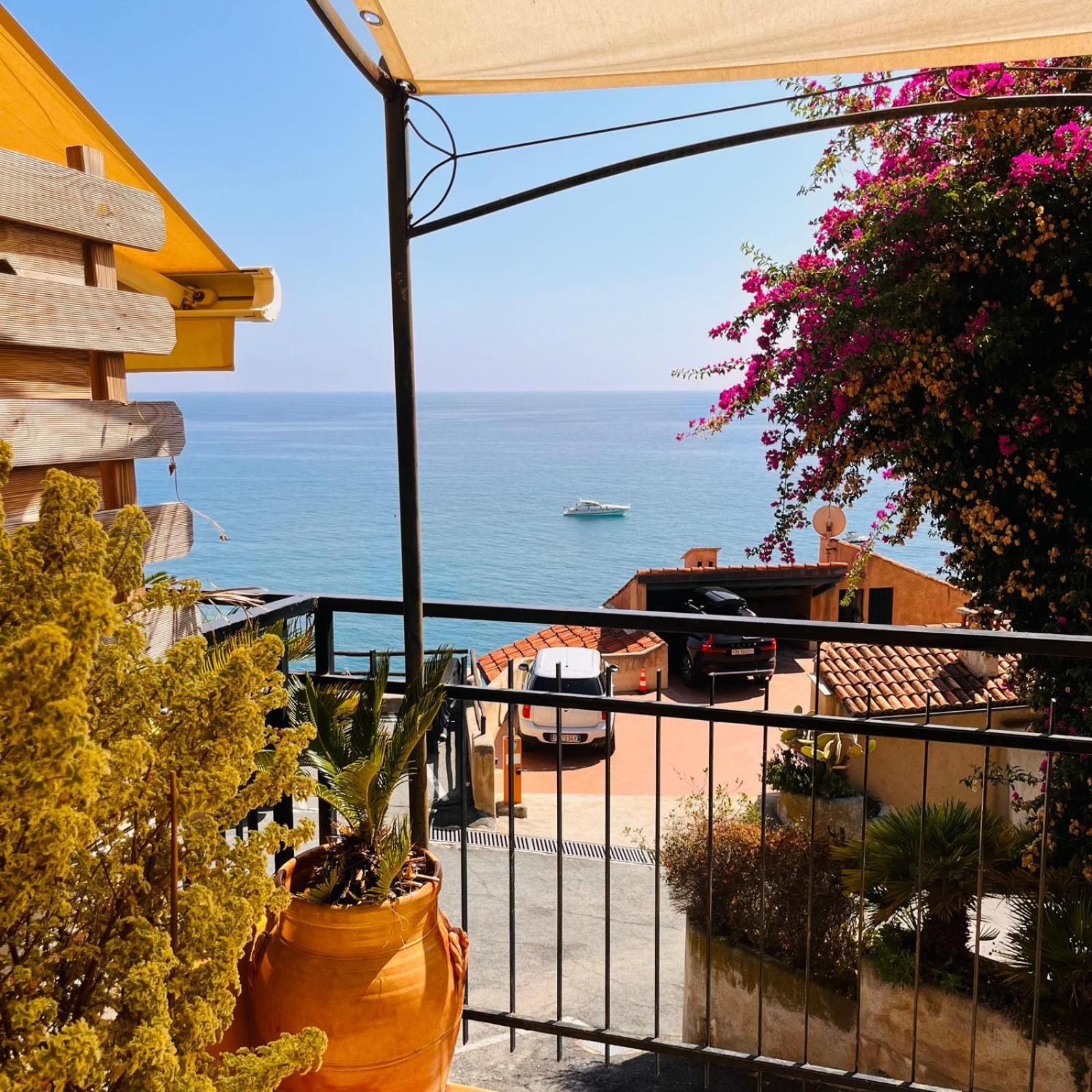 Lo Scoglio Apartment Varigotti Bagian luar foto